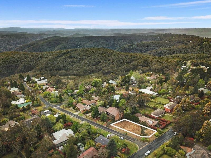 43 McLaughlin Avenue, Wentworth Falls NSW 2782