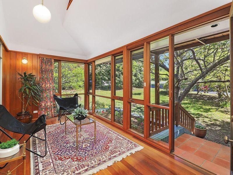 2 Pine Avenue, Wentworth Falls NSW 2782