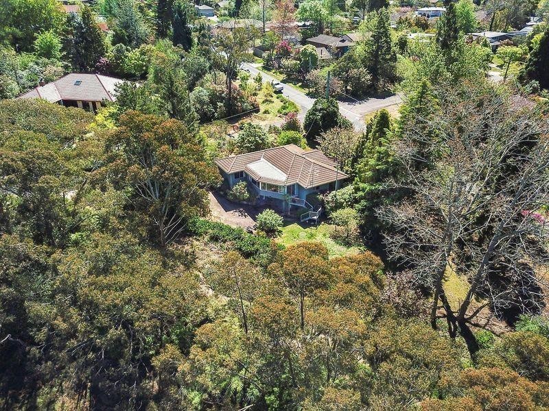 2 Pine Avenue, Wentworth Falls NSW 2782