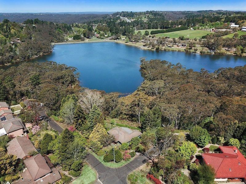 2 Pine Avenue, Wentworth Falls NSW 2782