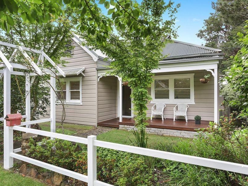 51 Fletcher Street, Wentworth Falls NSW 2782