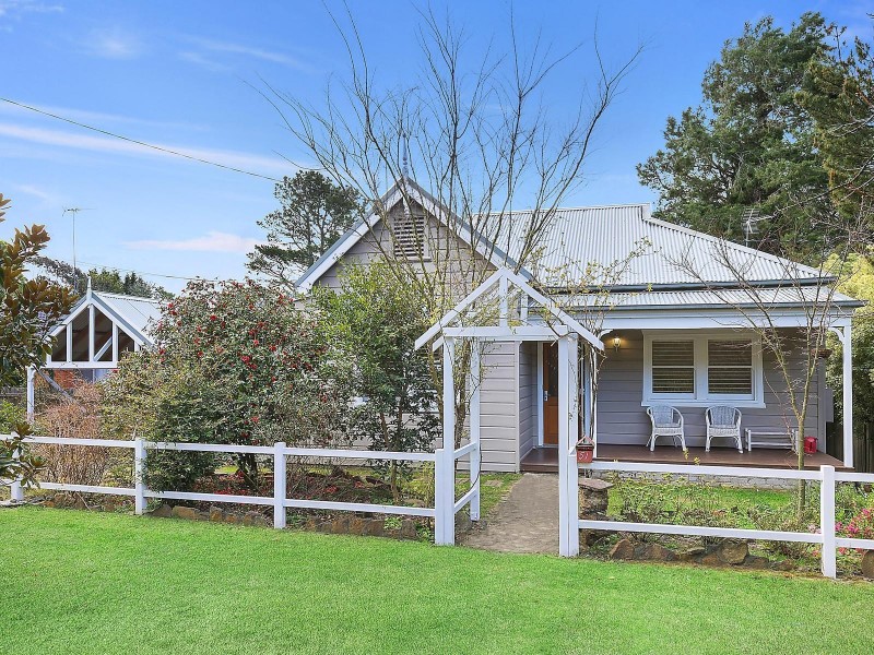 51 Fletcher Street, Wentworth Falls NSW 2782