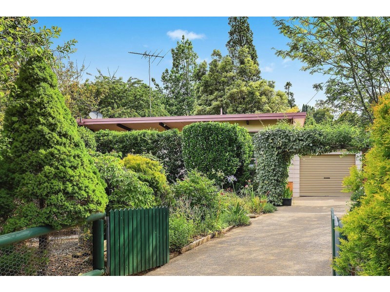 20 Yanko Avenue, Wentworth Falls NSW 2782