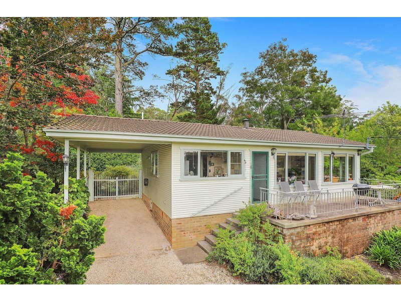 16 Yanko Avenue, Wentworth Falls NSW 2782