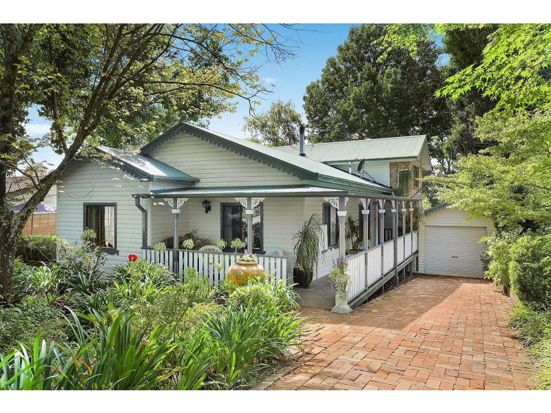 9 Pine Street, Hazelbrook NSW 2779