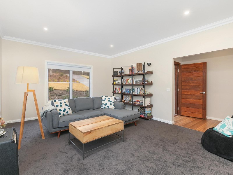 18 Vista Parade, Leura NSW 2780