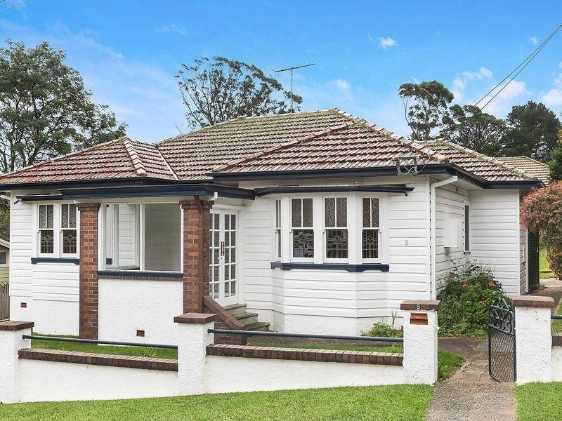 5 Bowling Green Avenue, Katoomba NSW 2780