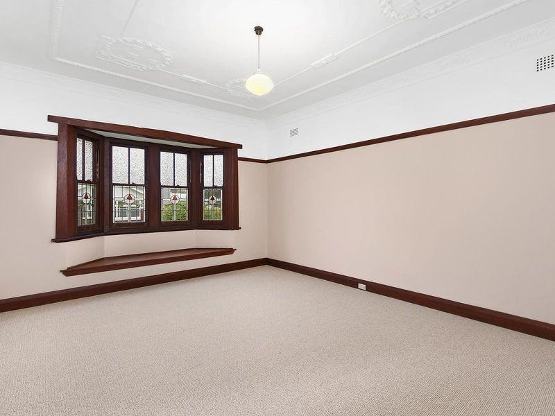 5 Bowling Green Avenue, Katoomba NSW 2780