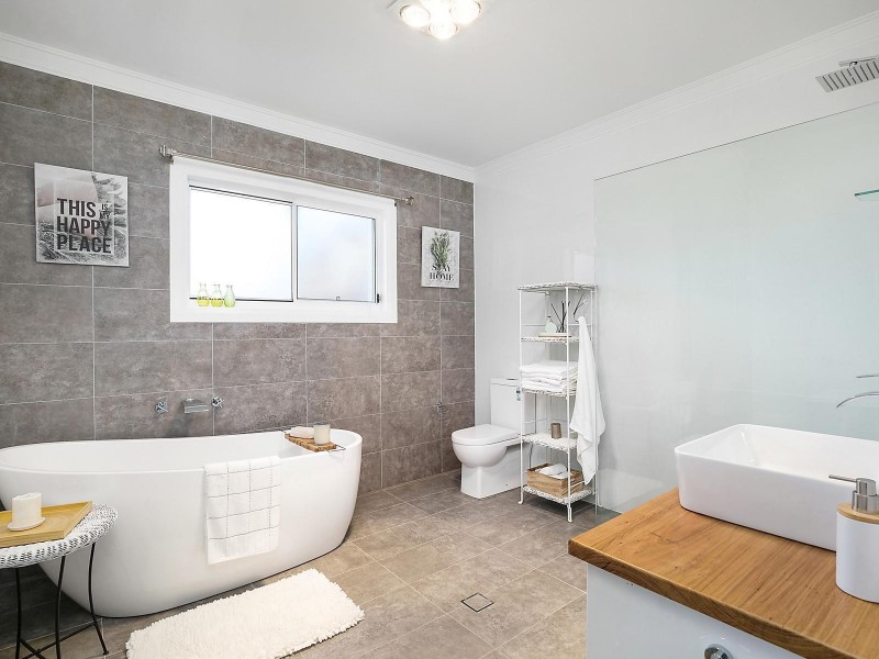 24 Valley Road, Wentworth Falls NSW 2782