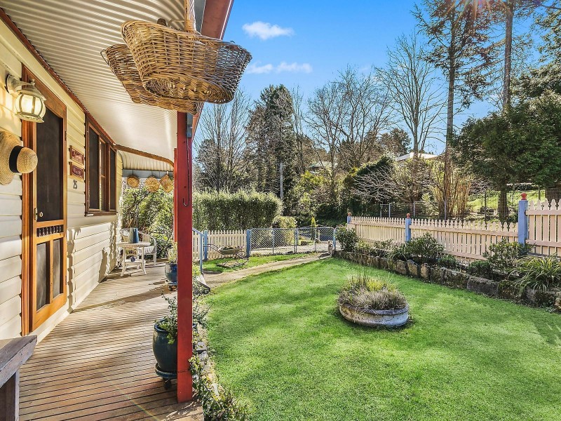 25 Bourne Street, Wentworth Falls NSW 2782