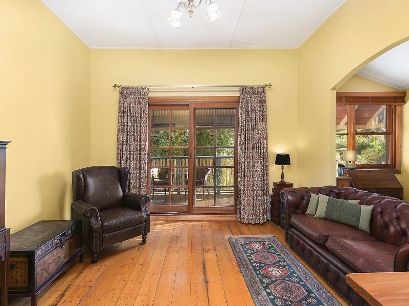 25 Bourne Street, Wentworth Falls NSW 2782