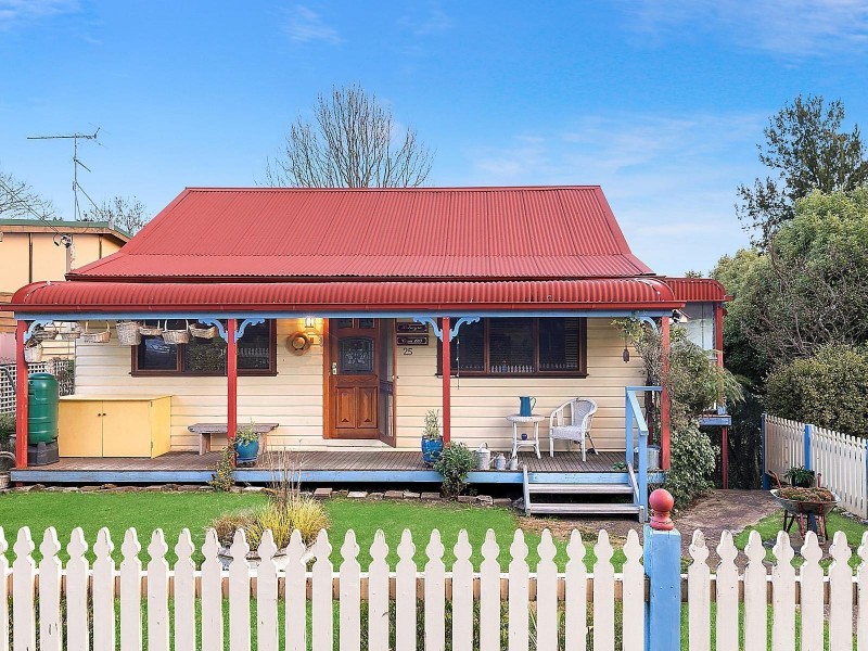 25 Bourne Street, Wentworth Falls NSW 2782