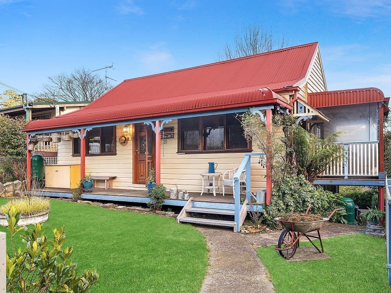 25 Bourne Street, Wentworth Falls NSW 2782