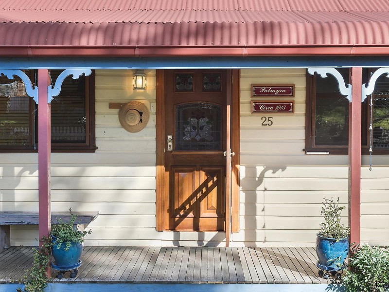 25 Bourne Street, Wentworth Falls NSW 2782