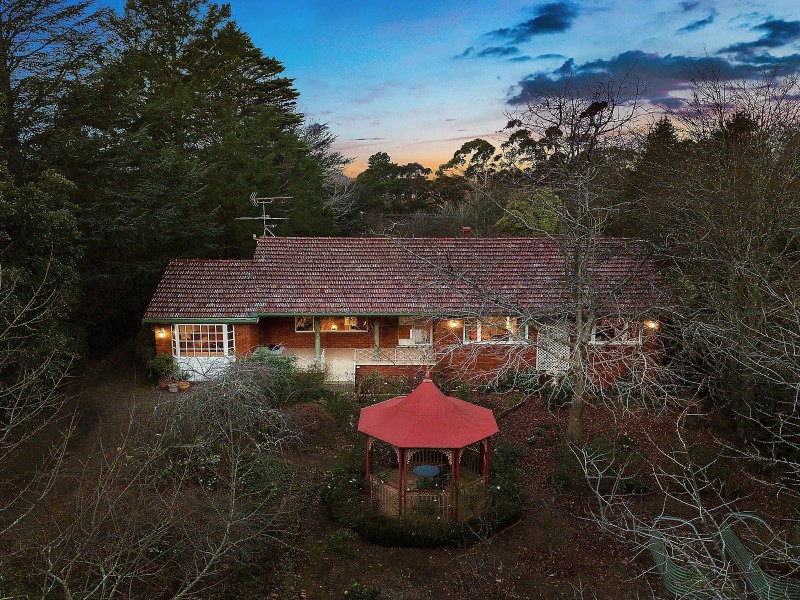 97 Blaxland Road, Wentworth Falls NSW 2782