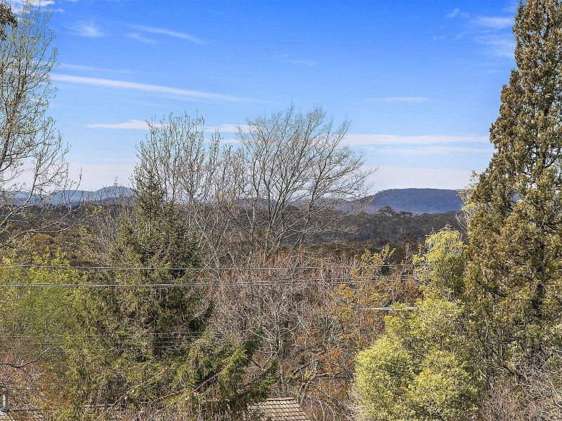 37 McLaughlin Avenue, Wentworth Falls NSW 2782