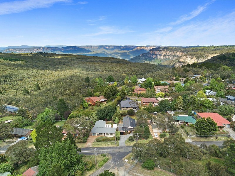 39 Tableland Road, Wentworth Falls NSW 2782