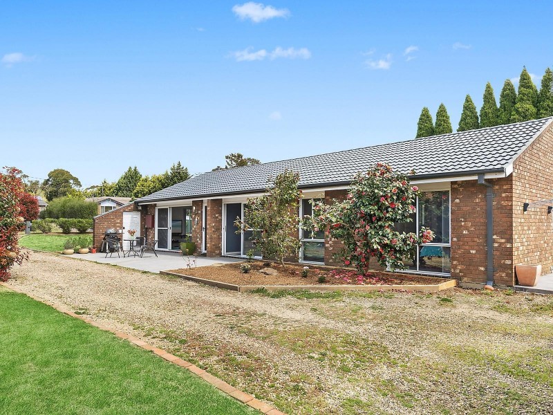 9 Chester Road, Wentworth Falls NSW 2782