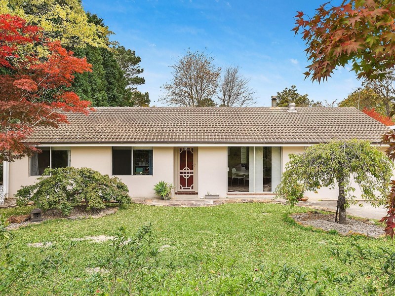 6 Erica Road, Wentworth Falls NSW 2782