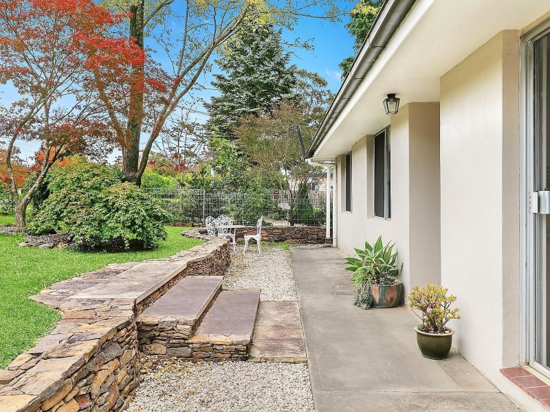 6 Erica Road, Wentworth Falls NSW 2782