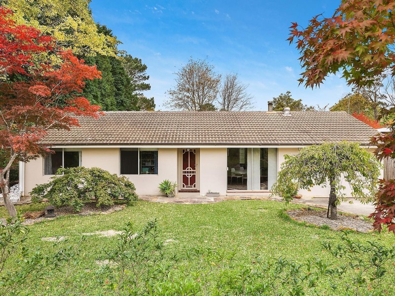 6 Erica Road, Wentworth Falls NSW 2782