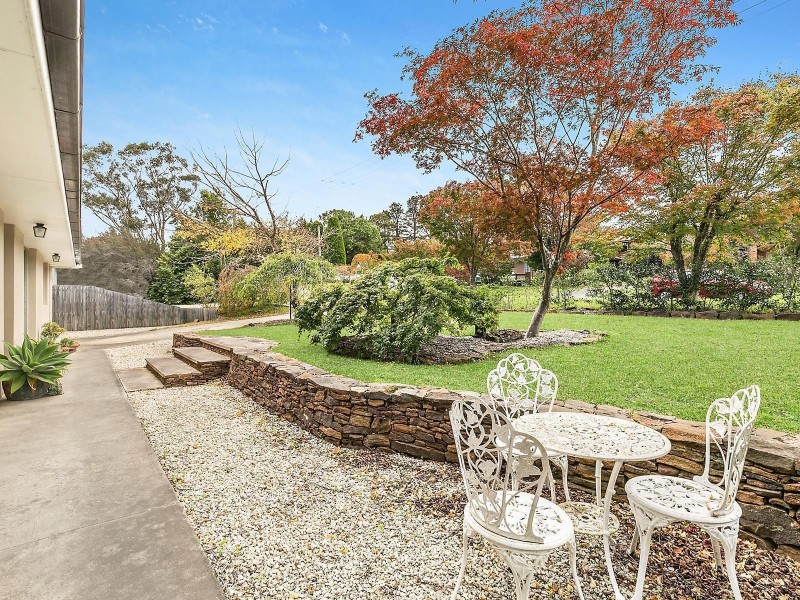 6 Erica Road, Wentworth Falls NSW 2782