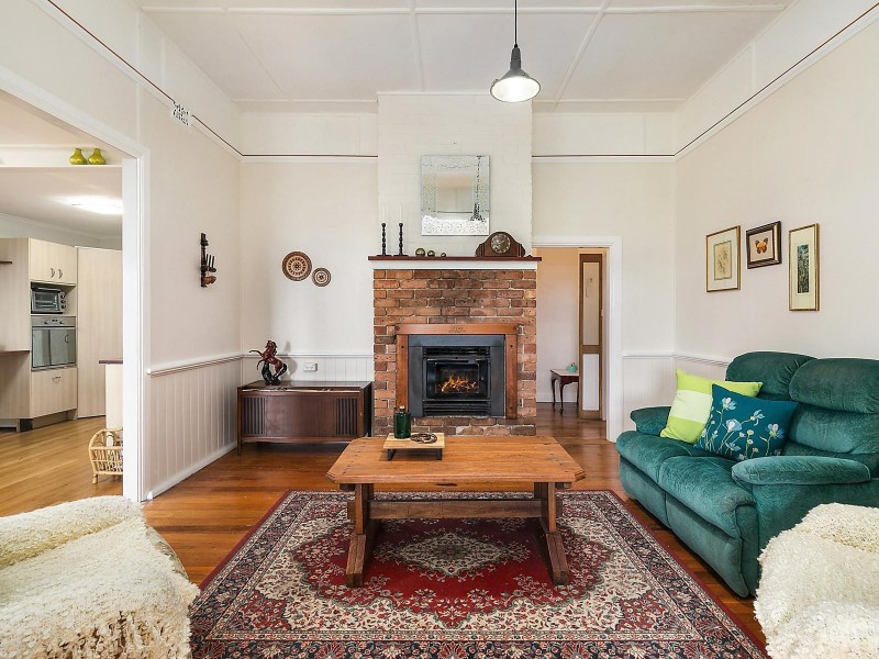 6 Kingsway, Hazelbrook NSW 2779