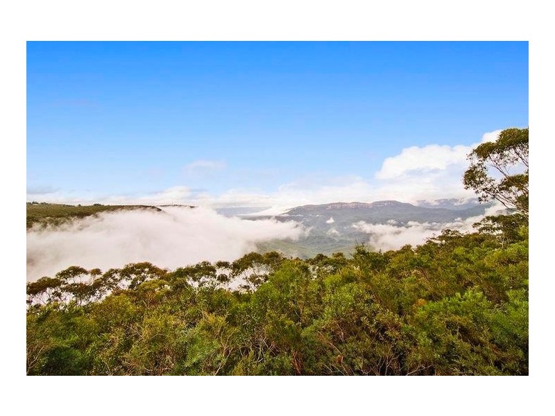 14  Farnham Avenue, Wentworth Falls NSW 2782