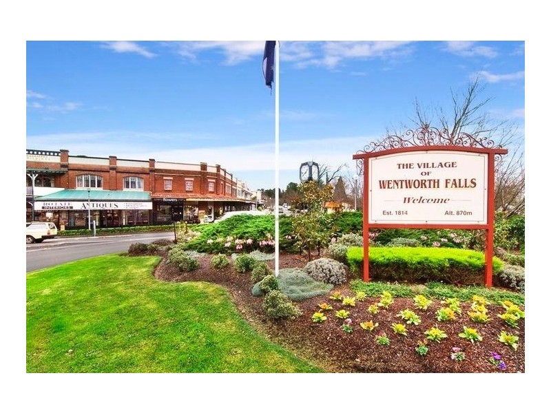 14  Farnham Avenue, Wentworth Falls NSW 2782