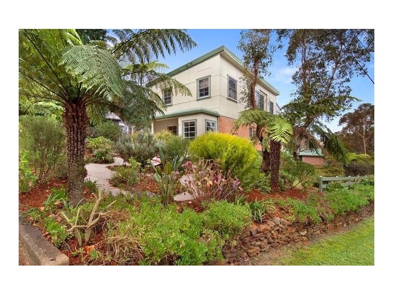 8 Wood Street, Wentworth Falls NSW 2782