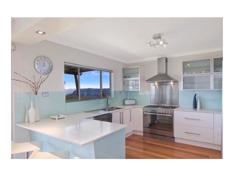 28 Maple Grove, Wentworth Falls NSW 2782