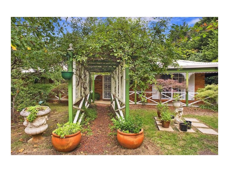 9 Queen Elizabeth Drive, Wentworth Falls NSW 2782