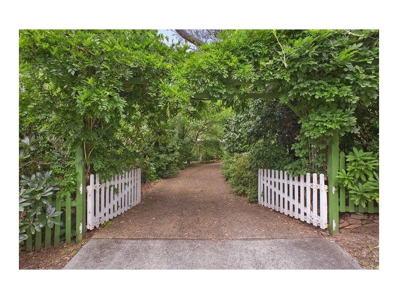 9 Queen Elizabeth Drive, Wentworth Falls NSW 2782