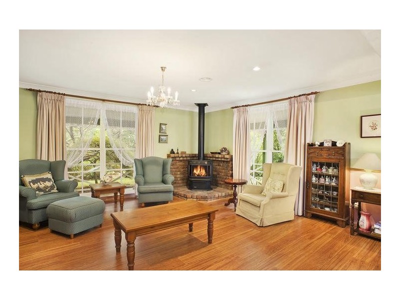 9 Queen Elizabeth Drive, Wentworth Falls NSW 2782