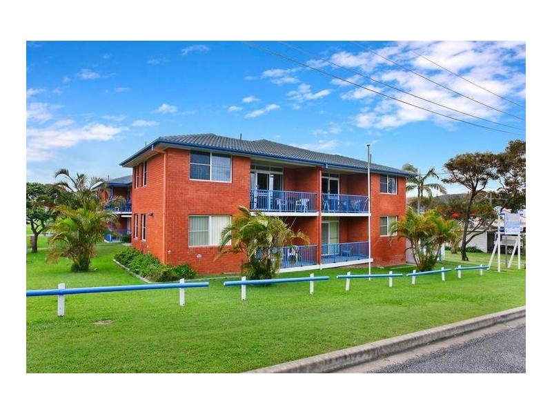 1 Main Street, Crescent Head NSW 2440