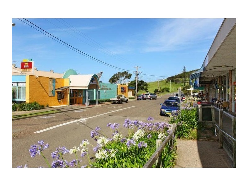 1 Main Street, Crescent Head NSW 2440