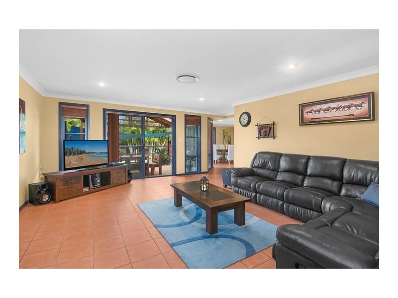 10 Solander Place, Lake Cathie NSW 2445