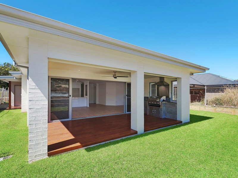 98 Crestwood Drive, Port Macquarie NSW 2444