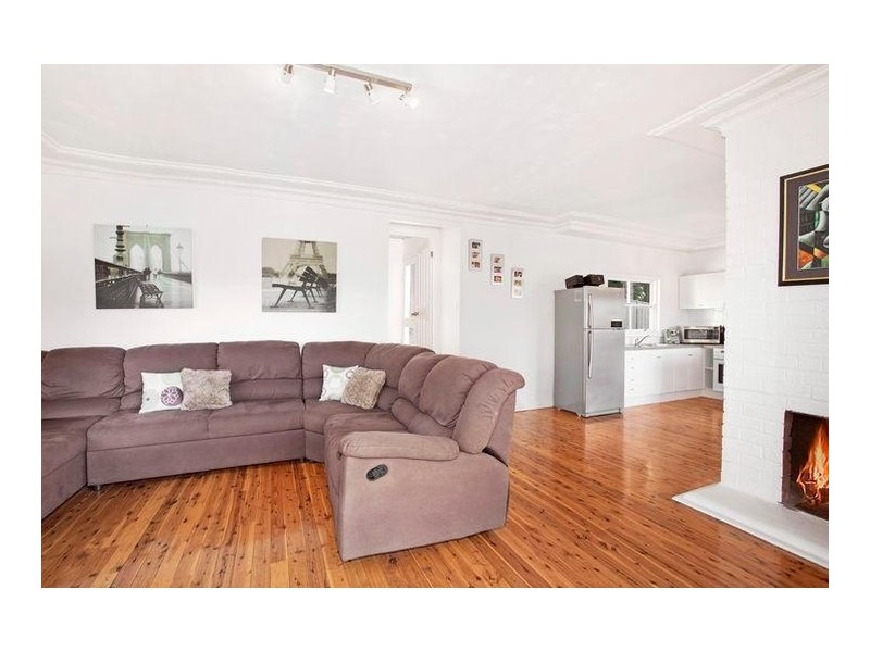 16 Balmer Crescent, Woonona NSW 2517