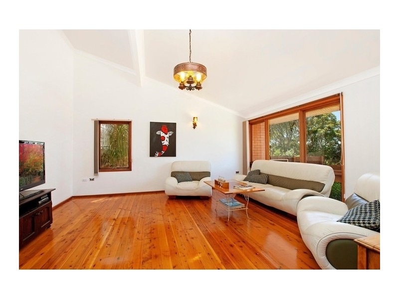 9 Milne Crescent, Coniston NSW 2500