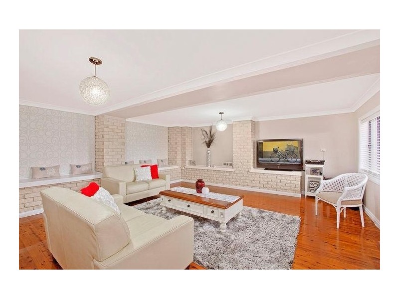 61 Iola Avenue, Farmborough Heights NSW 2526