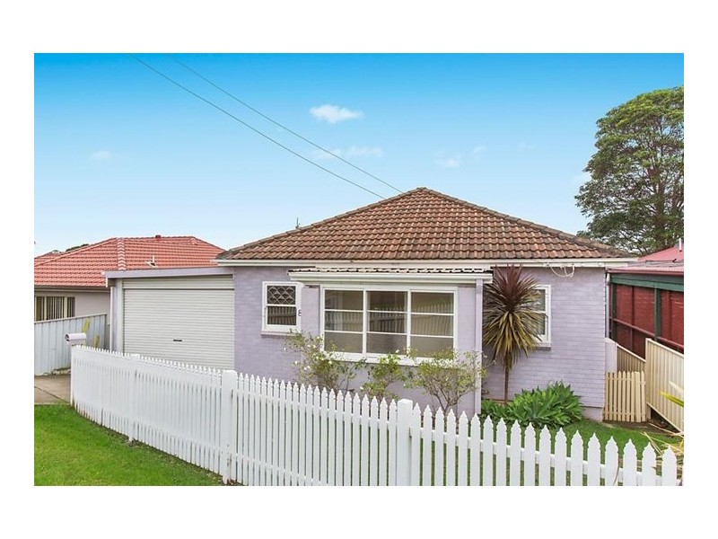 8 Hillcrest Avenue, Woonona NSW 2517