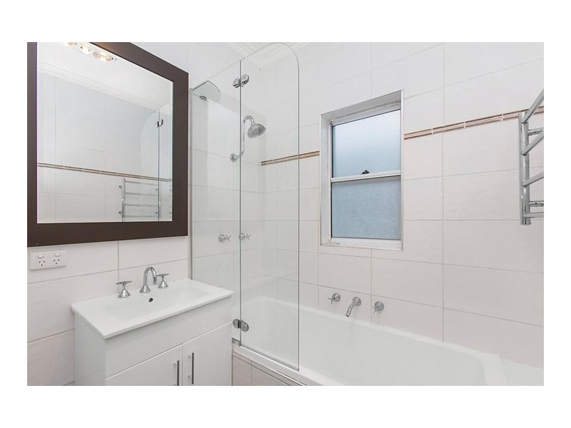 8 Hillcrest Avenue, Woonona NSW 2517