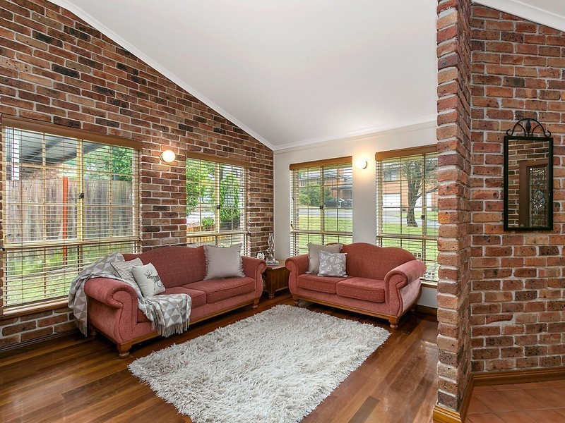 19 Tamarind Drive, Cordeaux Heights NSW 2526