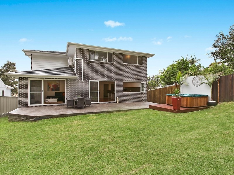 12 Mountain Avenue, Woonona NSW 2517