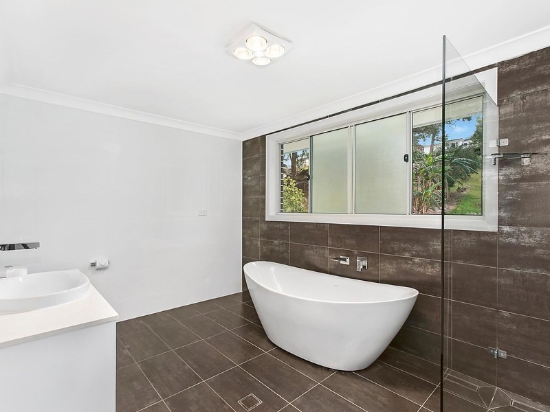 12 Mountain Avenue, Woonona NSW 2517