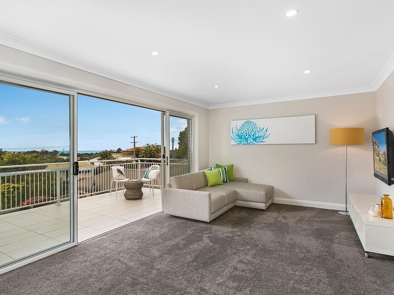 12 Mountain Avenue, Woonona NSW 2517