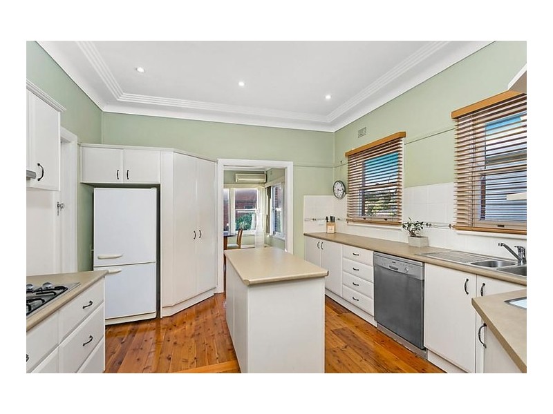 56 Rowland Avenue, Wollongong NSW 2500
