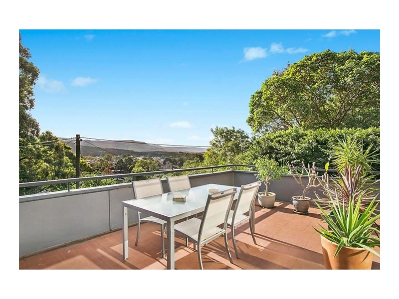 33 Hilltop Avenue, Wollongong NSW 2500