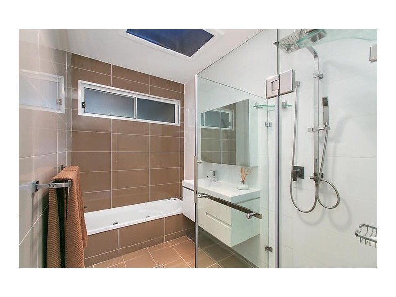 21 London Drive, West Wollongong NSW 2500